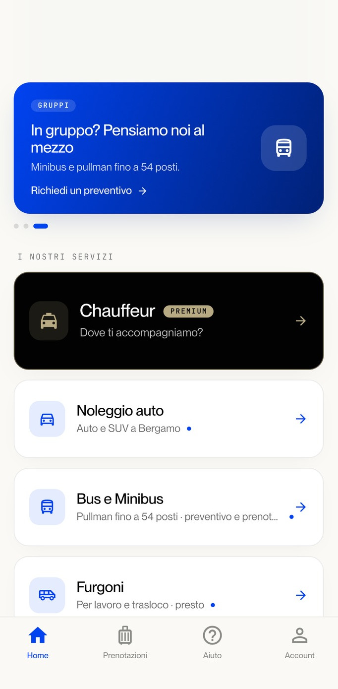 La home dell'app Rentando con l'elenco dei servizi: chauffeur, noleggio auto, bus e minibus, furgoni
